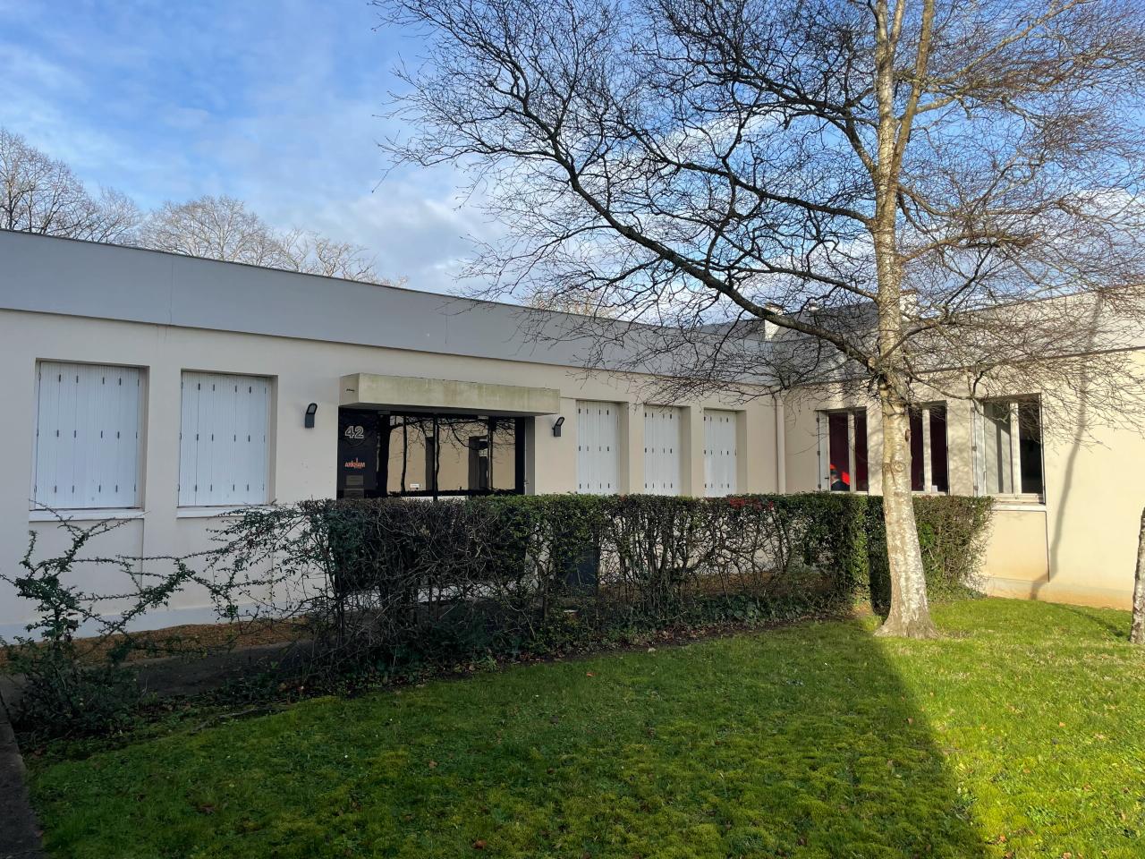 Bureau Saint-Cyr-sur-Loire 107m² Location bureau Saint-Cyr-sur-Loire Indre-et-Loire OLBUR2528845 1